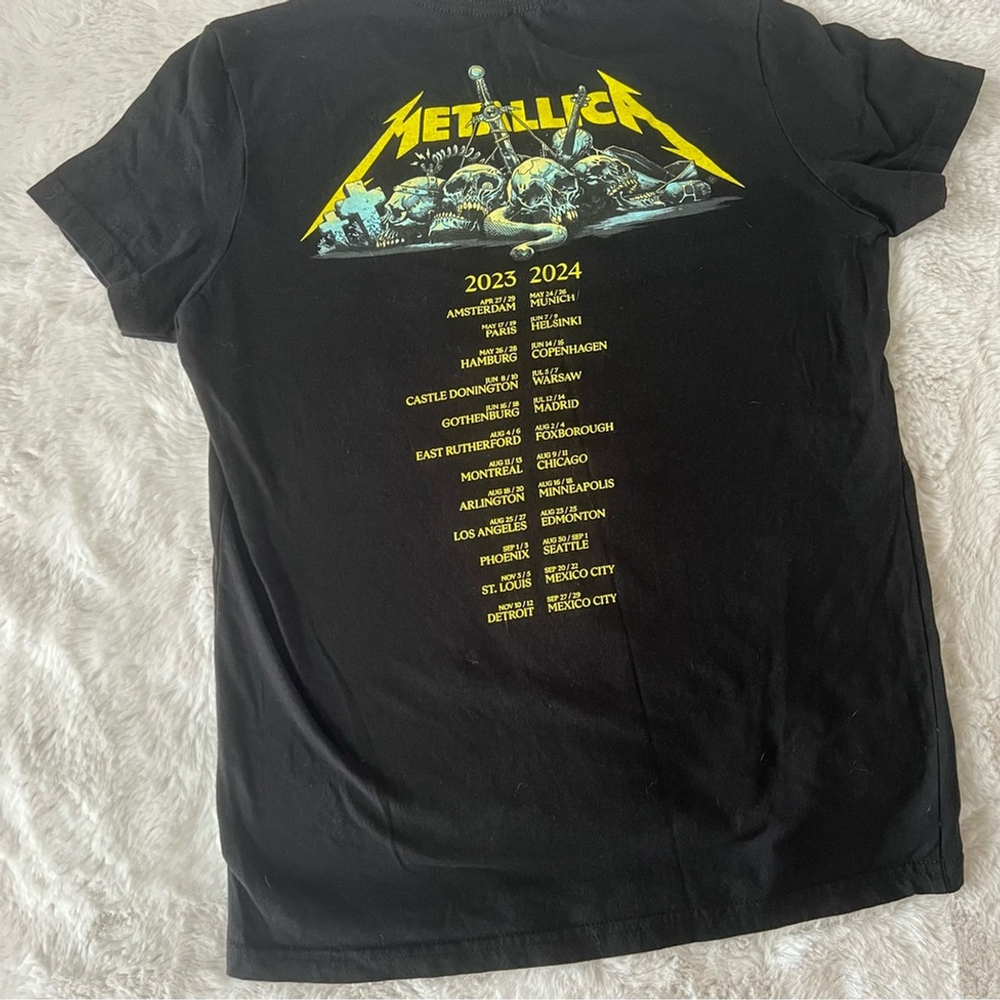 Metallica M72 World Tour Tee Women’s medium - Picture 7 of 9